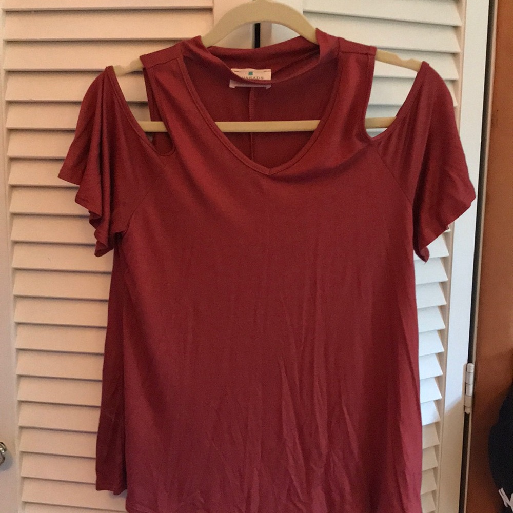 Cute fall-y cut out top !